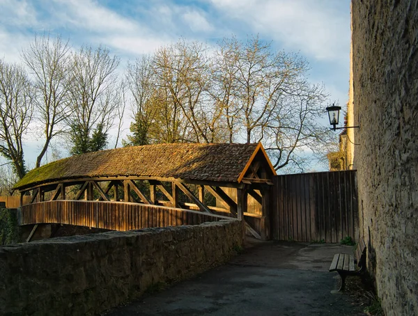 Rothenburg şehir duvarındaki eski köprü. — Stok fotoğraf