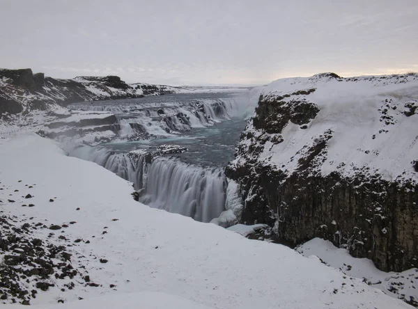 Długi Czas Ekspozycji Wodospadu Gullfoss Południu Islandii Śniegiem — Zdjęcie stockowe