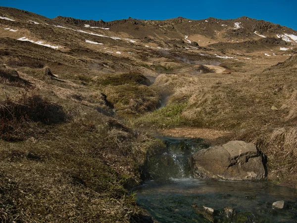 Ατμό Ιαματικό Νερό Στα Βουνά Της Ισλανδίας Κοντά Στο Ρέικιανταλουρ — Φωτογραφία Αρχείου