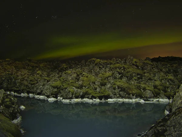 Hvězdy Zelená Severní Světla Nad Sopečnou Krajinou Islandu — Stock fotografie