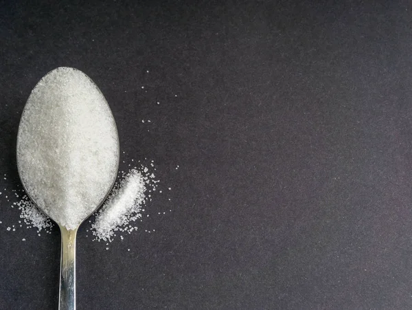 Minimalista Plana Colocar Açúcar Composição Colher Fundo Escuro Conceito Medicina — Fotografia de Stock