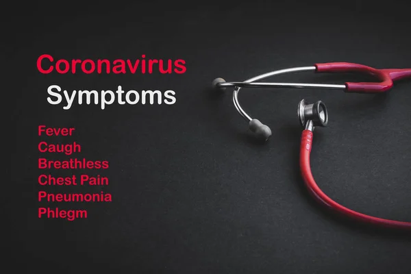 Stéthoscope Avec Des Mots Corona Virus Symptoms Sur Fond Noir — Photo