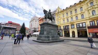 Zagreb, Hırvatistan - 20 Şubat 2020: Zagreb, Hırvatistan 'daki merkez meydandaki Josip Jelaciç heykelini yasaklayın. Balkan Avrupa Ülkesi                              