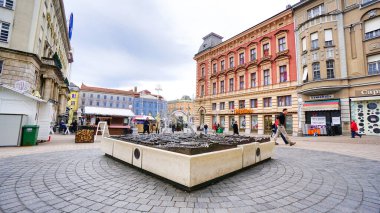 Zagreb, Hırvatistan - 20 Şubat 2020: Zagreb 'in Minyatür Kent Ölçek modelinin manzara görüntüsü Zagreb şehir merkezindeki Avrupa Meydanı' nda sergilendi                               