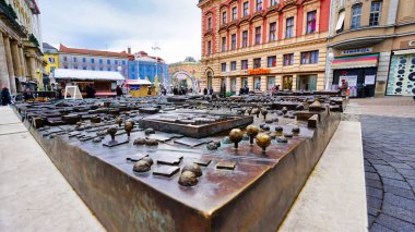 Zagreb, Hırvatistan - 20 Şubat 2020: Zagreb 'in Minyatür Kent Ölçek modelinin manzara görüntüsü Zagreb şehir merkezindeki Avrupa Meydanı' nda sergilendi                               