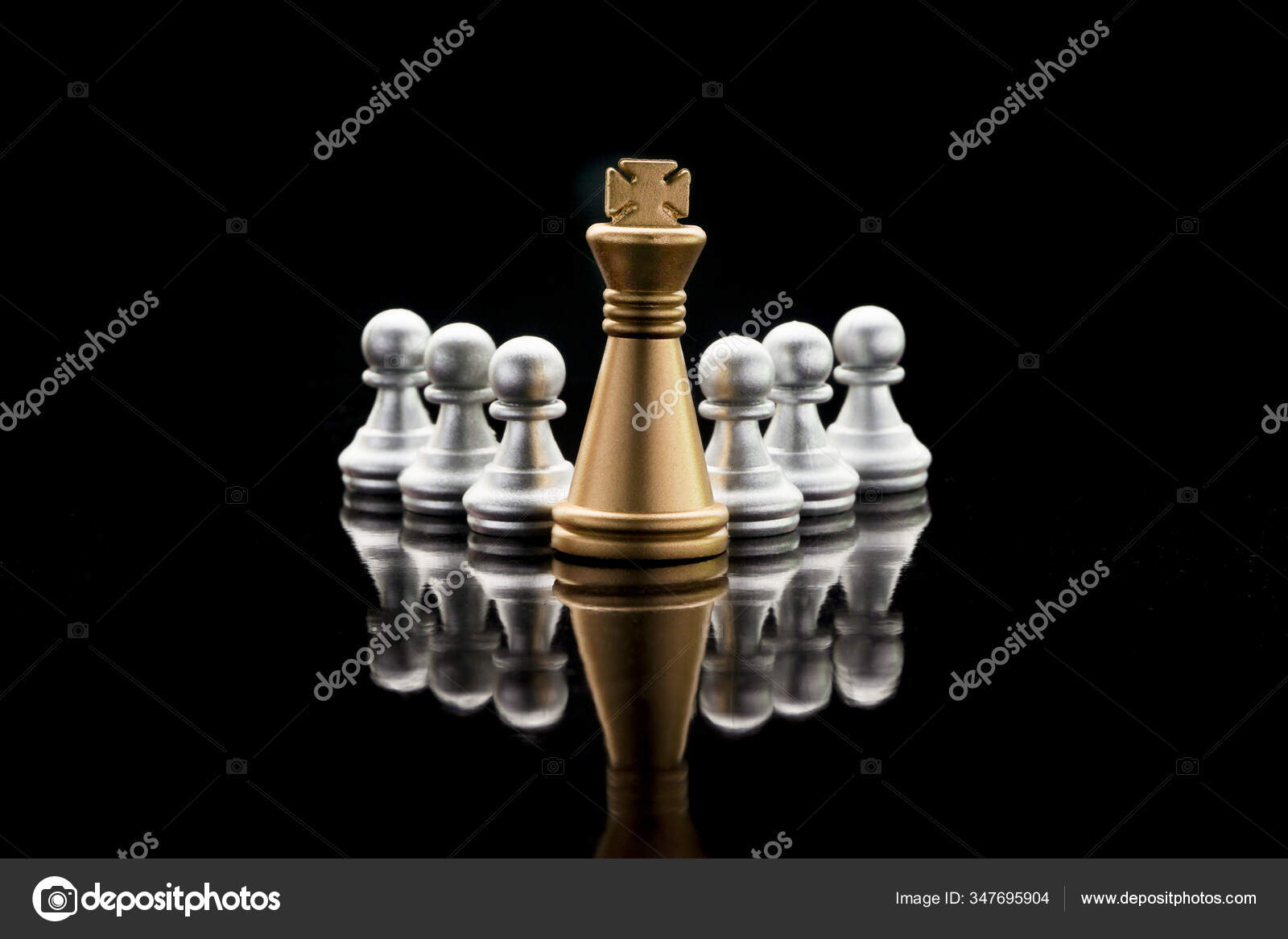 King Chess Chess King Reflection Glass Black Background Chess Game Stock  Photo by ©silver_wings 347695904