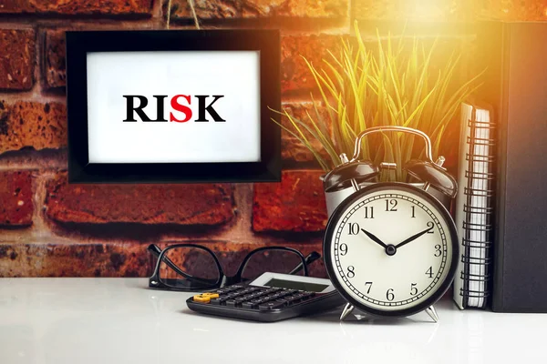 Risk Text Alarm Clock Books Vase Brick Background Business Quotes — Stock Photo, Image
