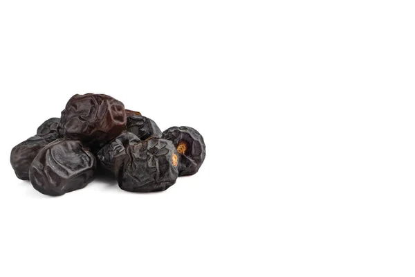 Ajwa Dates Früchte Oder Trockene Datteln Isoliert Auf Weißem Hintergrund — Stockfoto