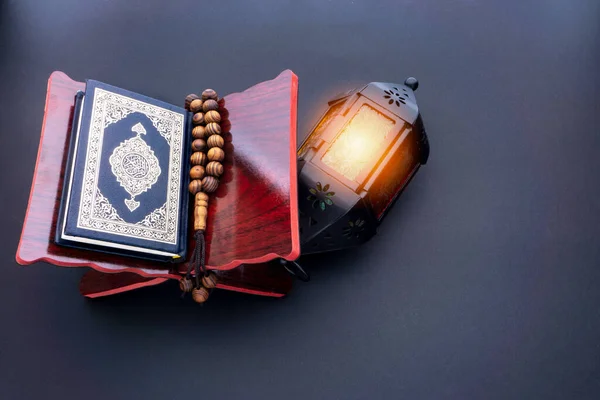 Heilige Quran Met Geschreven Arabische Kalligrafie Betekenis Van Quran Lantaarn — Stockfoto