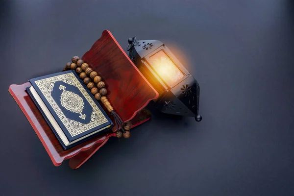 Heilige Quran Met Geschreven Arabische Kalligrafie Betekenis Van Quran Lantaarn — Stockfoto