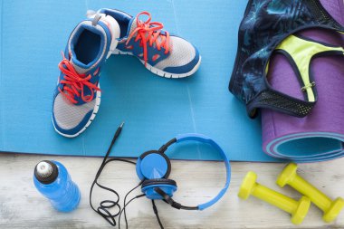 Spor ürünleri ahşap arka plan üzerinde