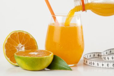 turuncu cam beyaz arkaplanda izole