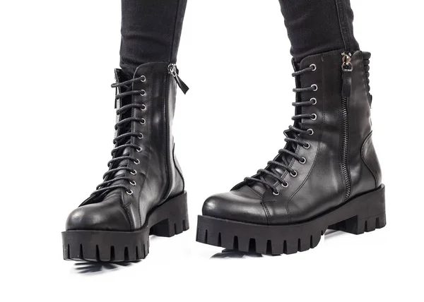Czarne skórzane buty izolowane na białym tle — Zdjęcie stockowe