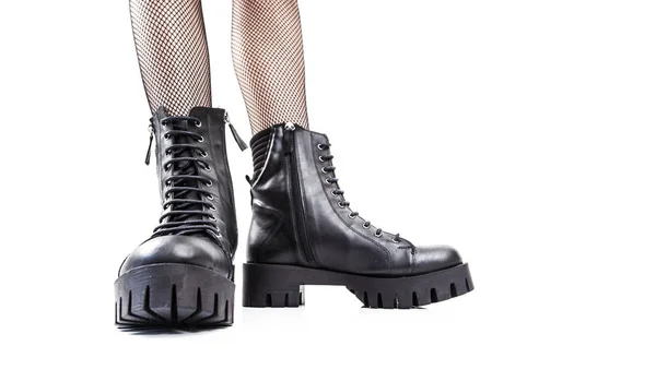 Černé kožené boty izolované na bílém pozadí — Stock fotografie