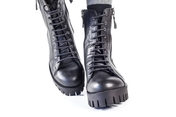 Czarne skórzane buty izolowane na białym tle — Zdjęcie stockowe