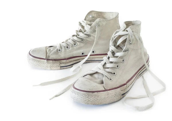 Старі білі кросівки на білому тлі — стокове фото