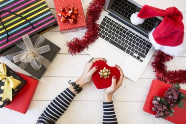Xmas hediye kutuları ile online alışveriş