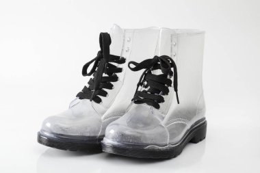 Beyaz arka planda gumboots