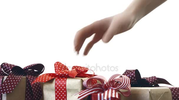 Woman hand holding gift box — Stock Video