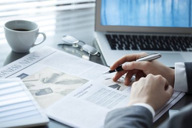 Worktable işkadını okuma gazete