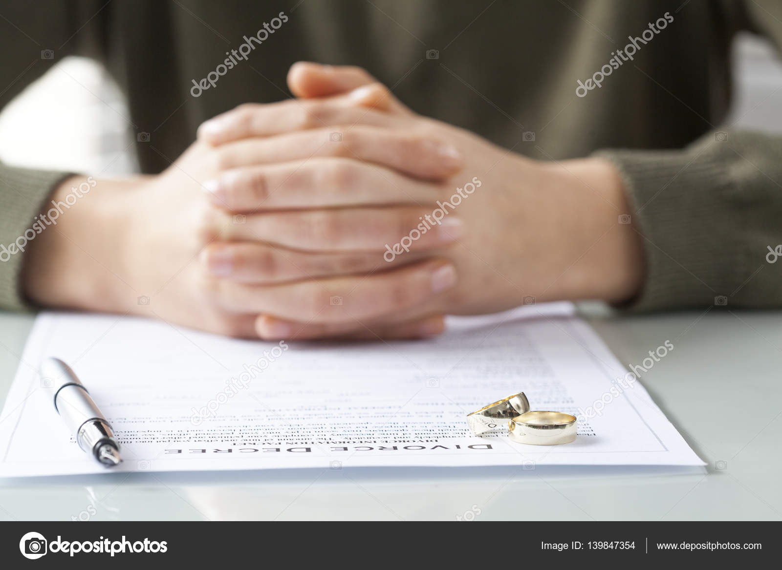 Vrouw decreet met ring ... vorm tekenen echtscheiding ... decreet met ring tekenen vorm echtscheiding Vrouw