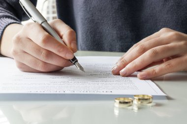 Karısı işaretleri kararname formu halka ile boşanma