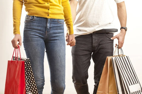 Pareja con bolsas de compras —  Fotos de Stock