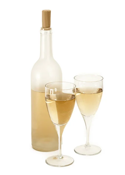 Champagne con due calici su sfondo bianco — Foto Stock