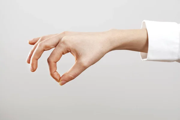 Femme main tenant certains comme un blanc — Photo