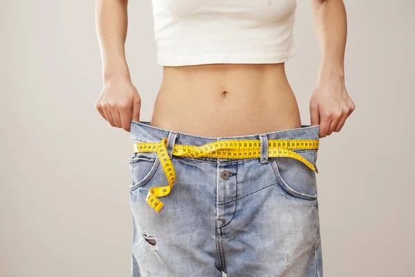 Weight loss woman with bluejeans — Stock Photo, Image