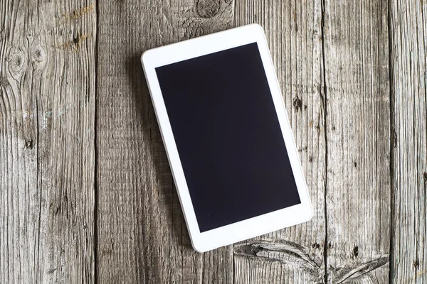 Tablet digital na mesa de madeira — Fotografia de Stock