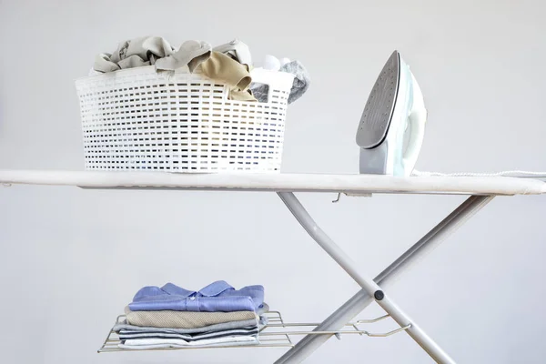 Roning clothes on ironing board — Stock Photo, Image