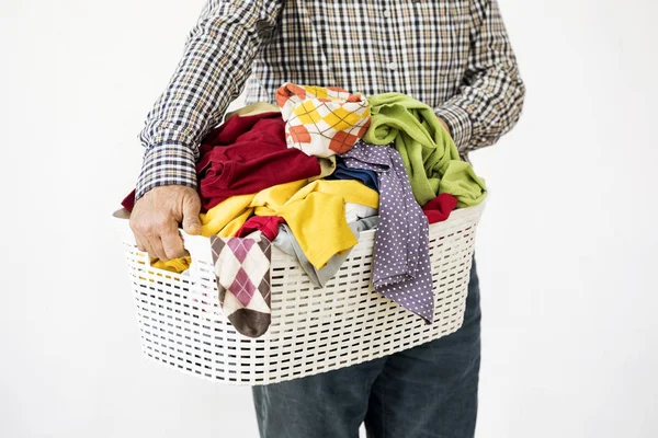 Man handen met wasmand — Stockfoto