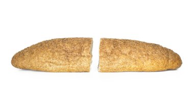 Beyaz zemin üzerinde taze pişmiş ekmek