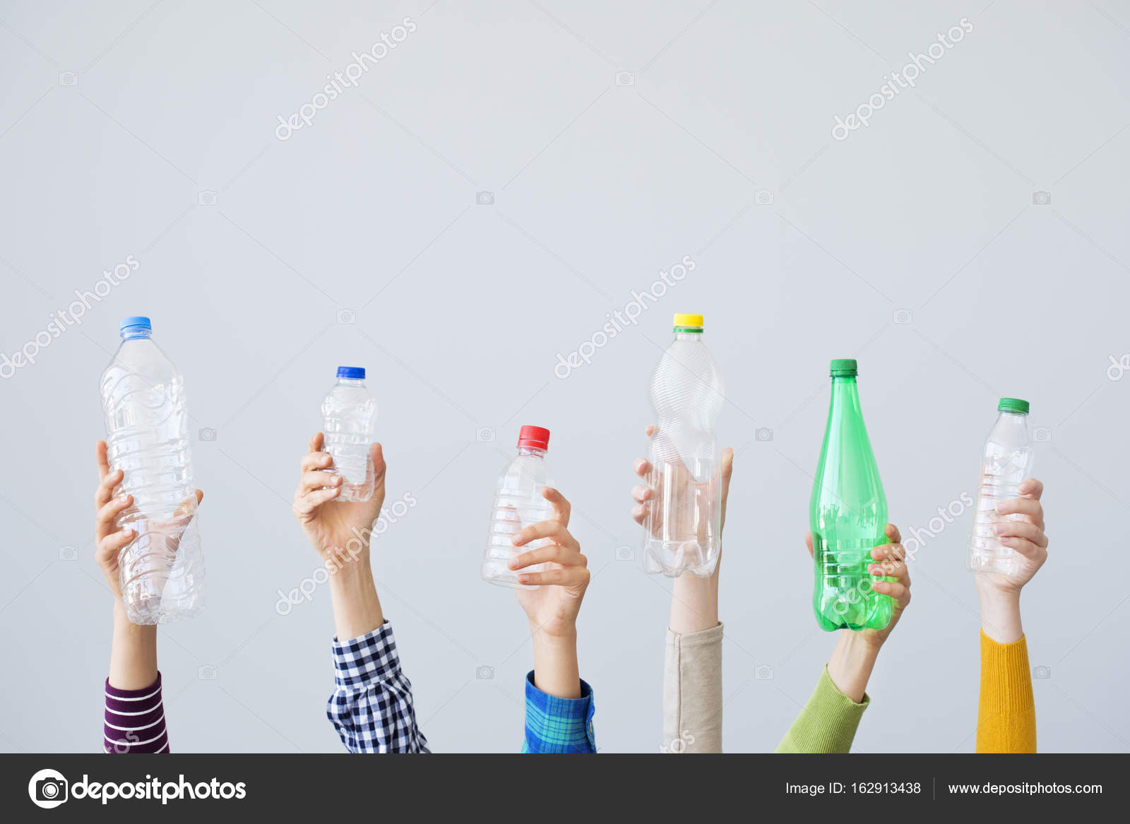 Hands holding plastic bottle — Stock Photo © seb_ra 162913438