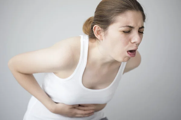 Junge Frau empfindet Übelkeit — Stockfoto