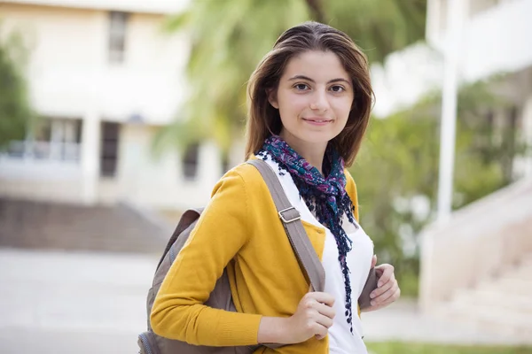 Portrait of female university student outdoors on campus — Stock Photo, Image