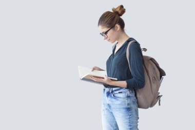 Not defterli öğrenci kız.