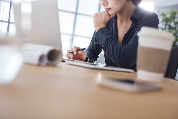 Arbeit am Laptop-Business-Konzept — Stockfoto