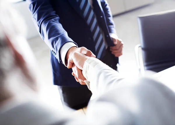 Business handshake in the office — Stock Photo, Image