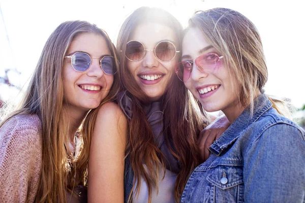 Young group youth  friendship concept — Stock Photo, Image