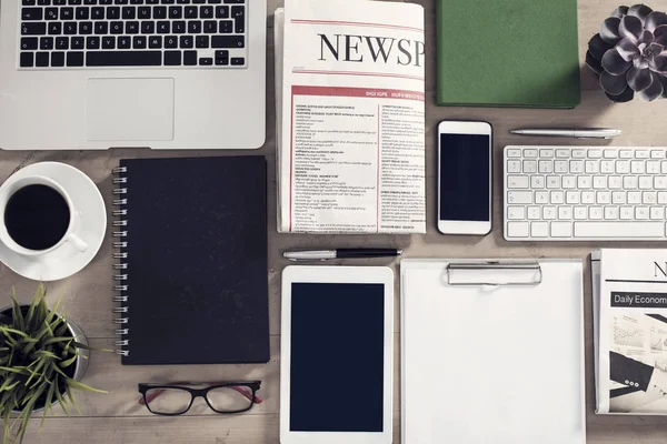 İş tablo yüksek açılı görünüş