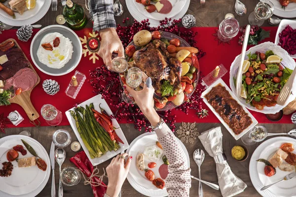 Pareja Celebrando Navidad Nuevo Cerca — Foto de Stock