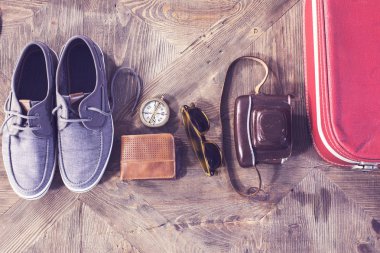 Ahşap masa üzerinde seyahat kavramı