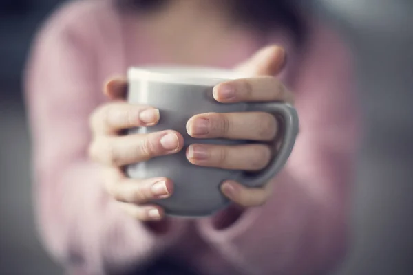 Woman Holding Coffee Mug — Stock Photo, Image
