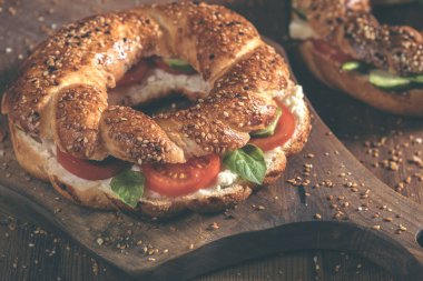 Simit sandviç ahşap tepsi