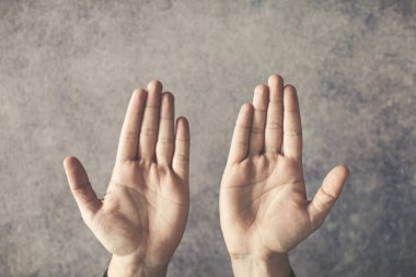 Erkek el Palm gösterilen