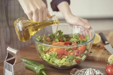 Sağlıklı beslenme salatası hazırlama konsepti