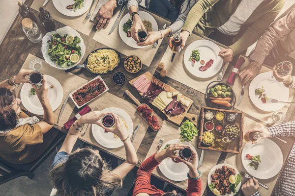 Grupo Personas Cenando Juntas — Foto de Stock