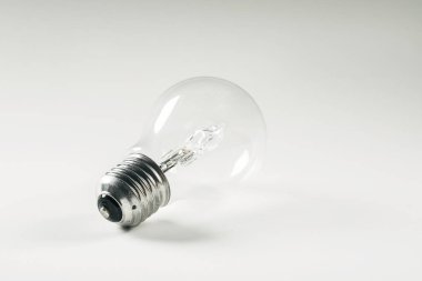 Tungsten lamba beyaz arka plan üzerinde